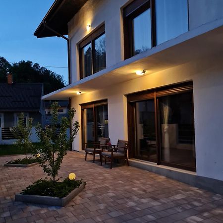 Old Town Road Apartment คาร์โลวัตส์ ภายนอก รูปภาพ