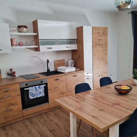 Old Town Road Apartment คาร์โลวัตส์ ภายนอก รูปภาพ