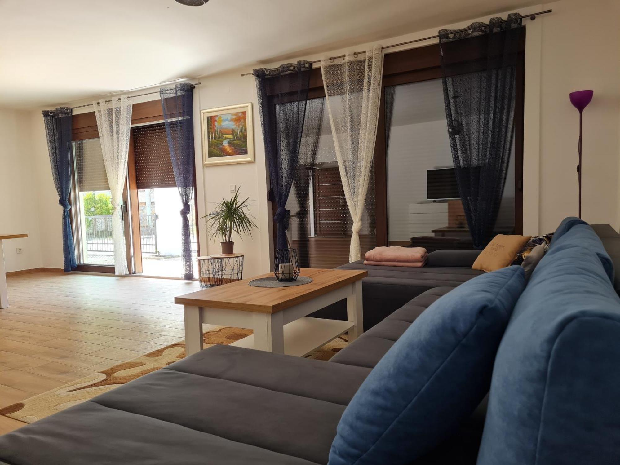 Old Town Road Apartment คาร์โลวัตส์ ภายนอก รูปภาพ