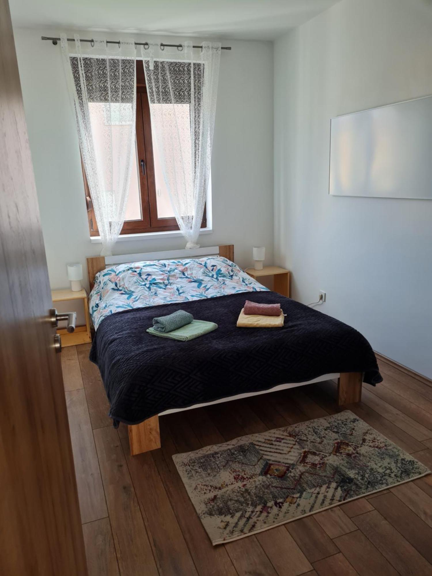 Old Town Road Apartment คาร์โลวัตส์ ภายนอก รูปภาพ