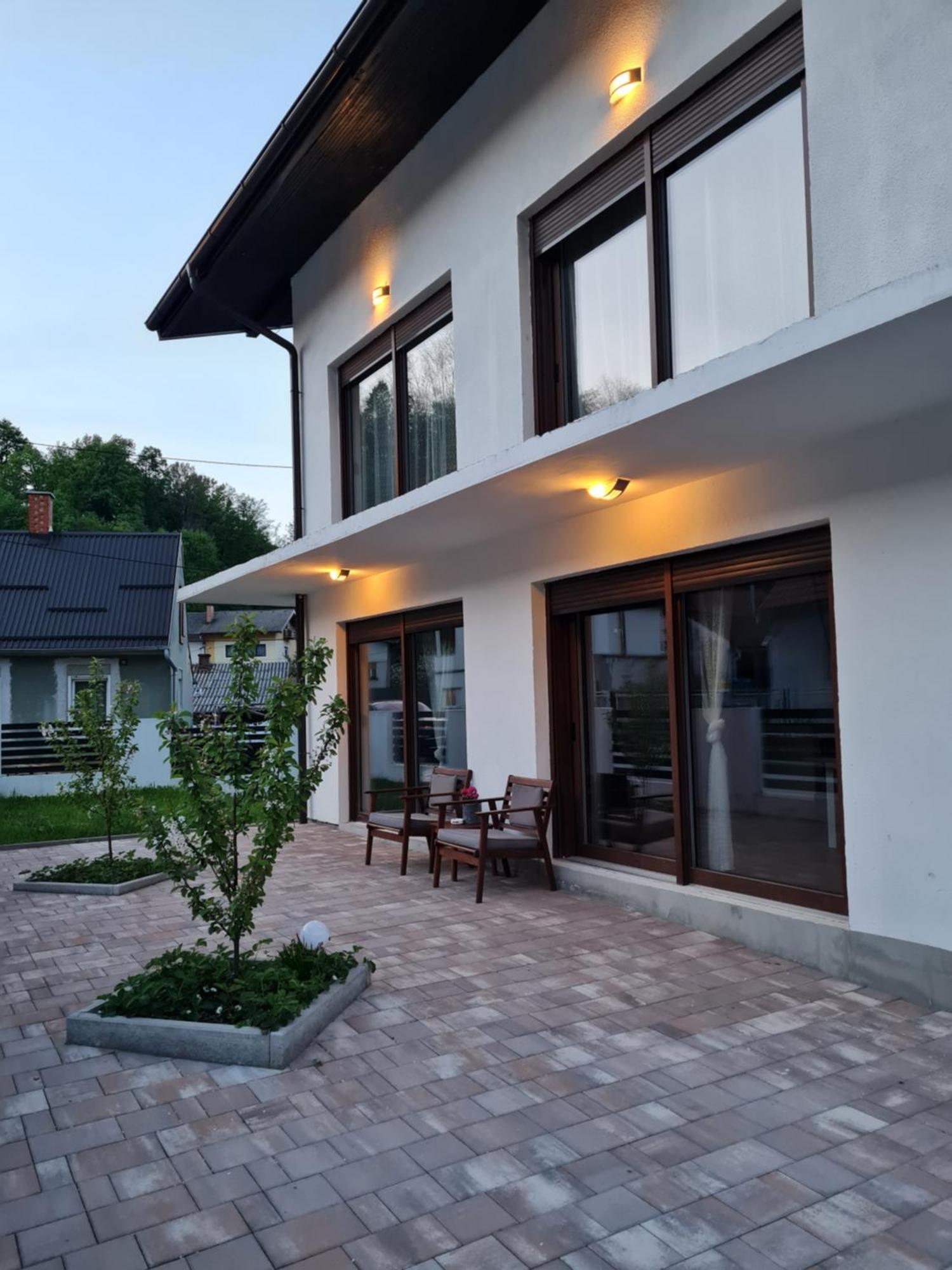 Old Town Road Apartment คาร์โลวัตส์ ภายนอก รูปภาพ