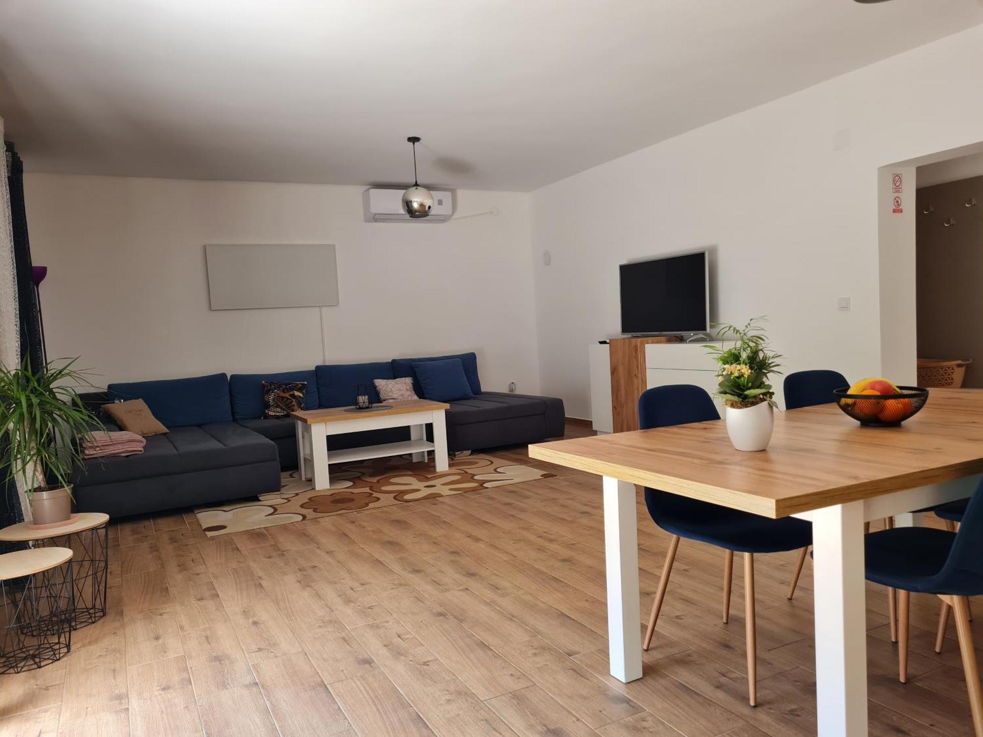 Old Town Road Apartment คาร์โลวัตส์ ภายนอก รูปภาพ