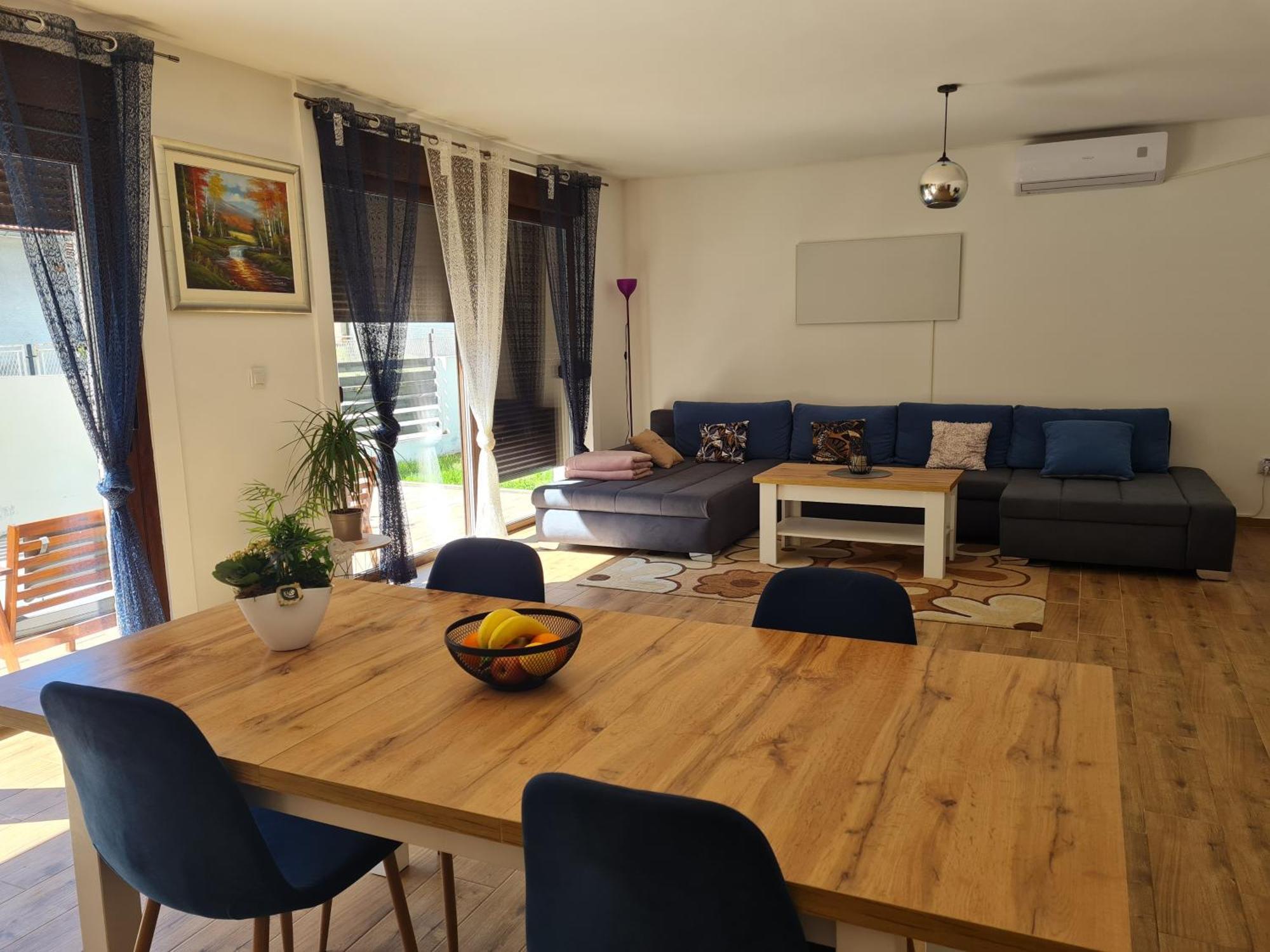 Old Town Road Apartment คาร์โลวัตส์ ภายนอก รูปภาพ