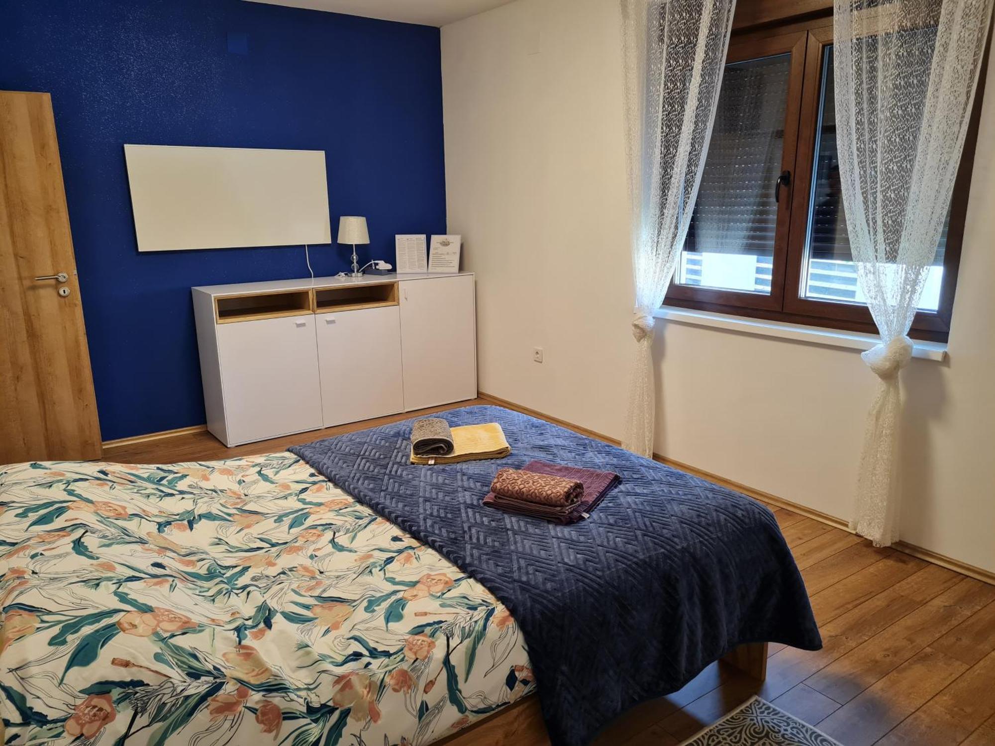 Old Town Road Apartment คาร์โลวัตส์ ภายนอก รูปภาพ